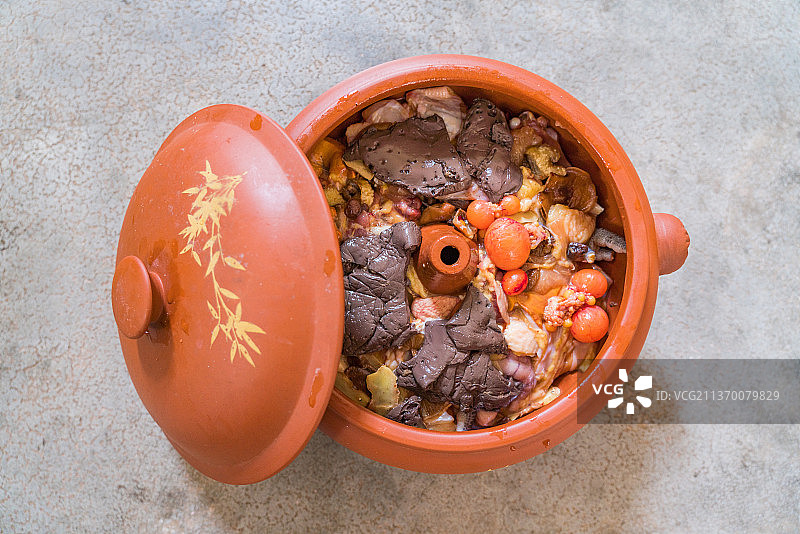 云南特色汽锅鸡图片素材