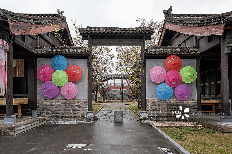 浙江金华东阳横店影视城清明上河图景区古代宋朝闹市区饭店樊楼小门图片素材