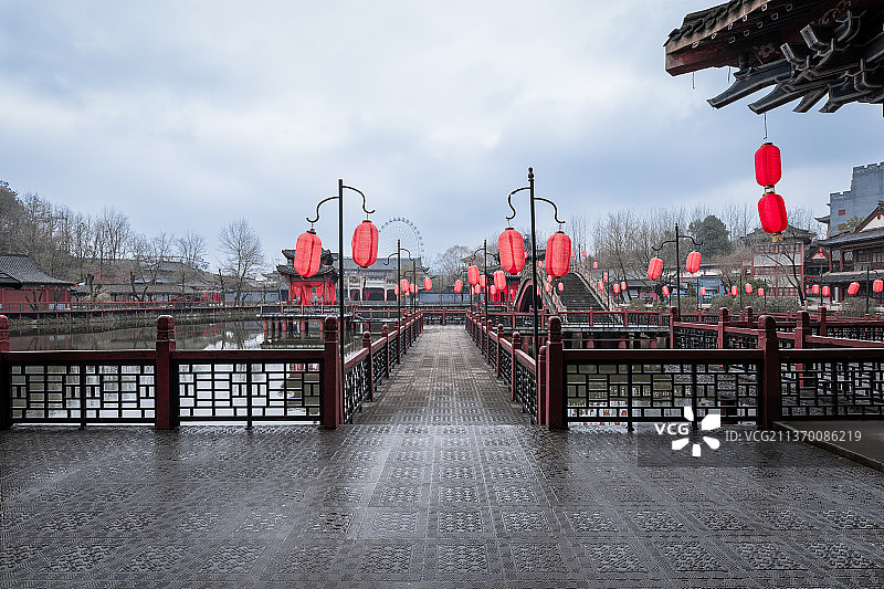 浙江金华东阳横店影视城清明上河图景区过街游步道图片素材