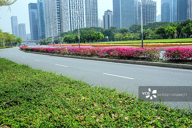 春天美丽的深圳城市道路图片素材