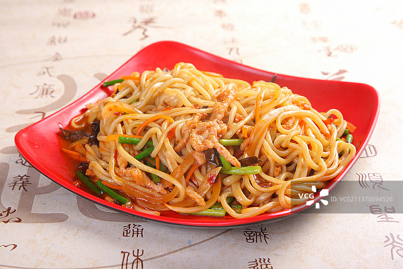 中餐美食-鱼香肉丝炒面图片素材