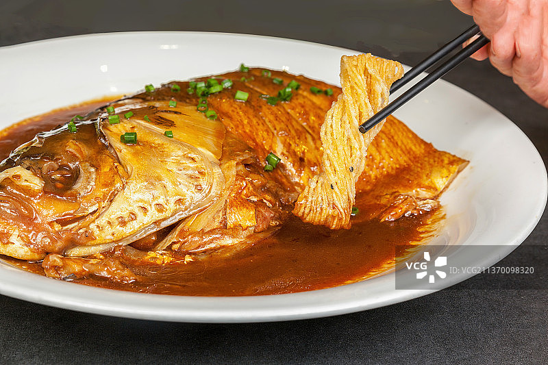 中餐美食-鱼头泡饼图片素材