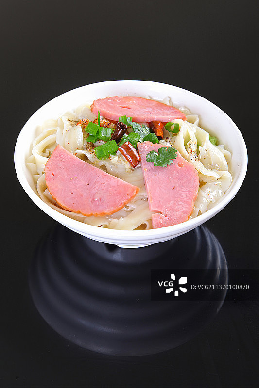 中餐美食-油泼面图片素材