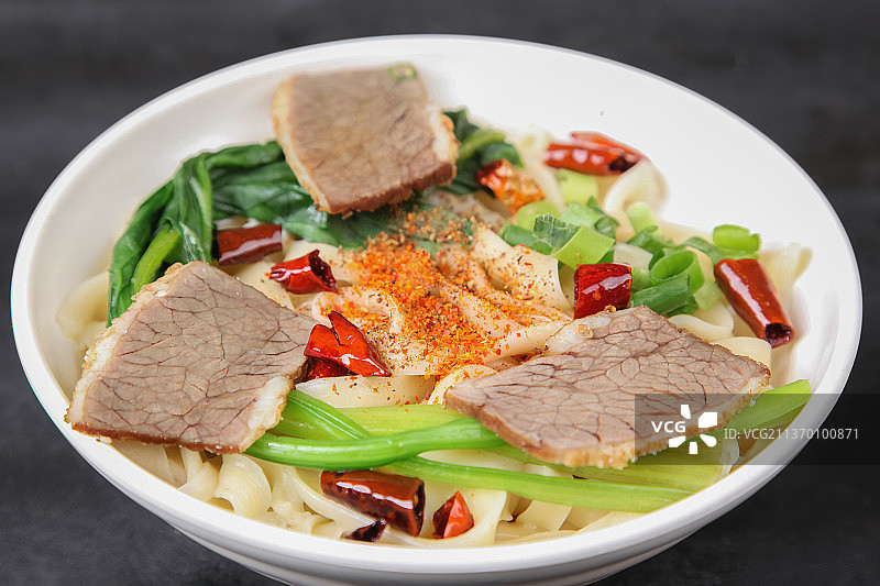 中餐美食-油泼面图片素材