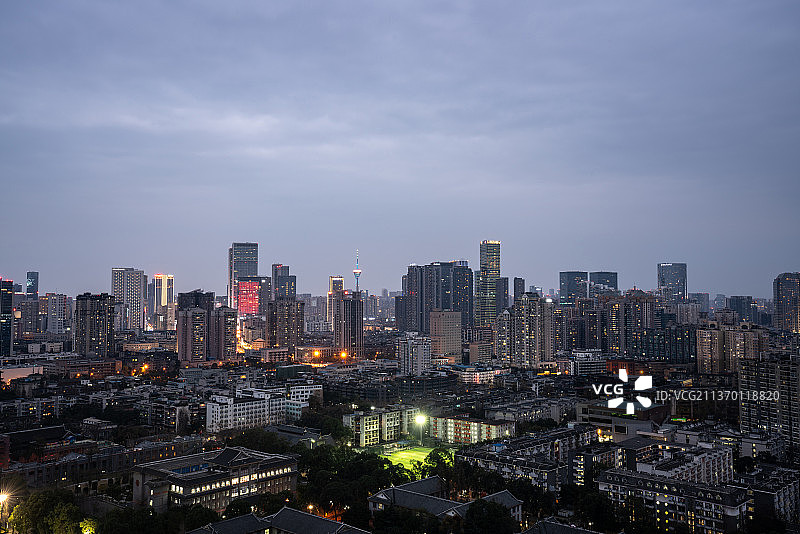 中国四川成都武侯区城市建筑风光和夜景天际线图片素材
