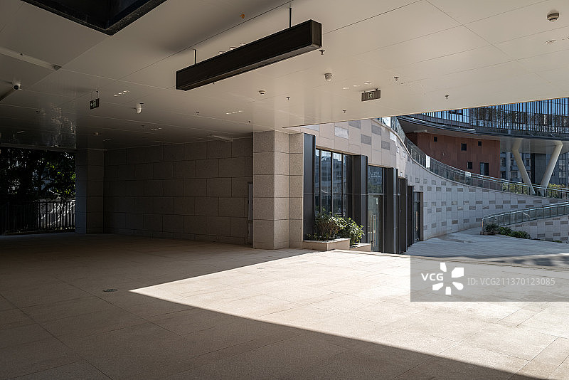 现代建筑体的空地图片素材