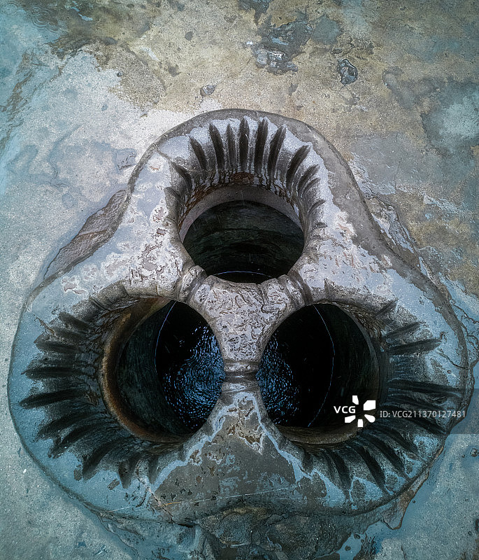 云南省红河州建水古城三眼井图片素材