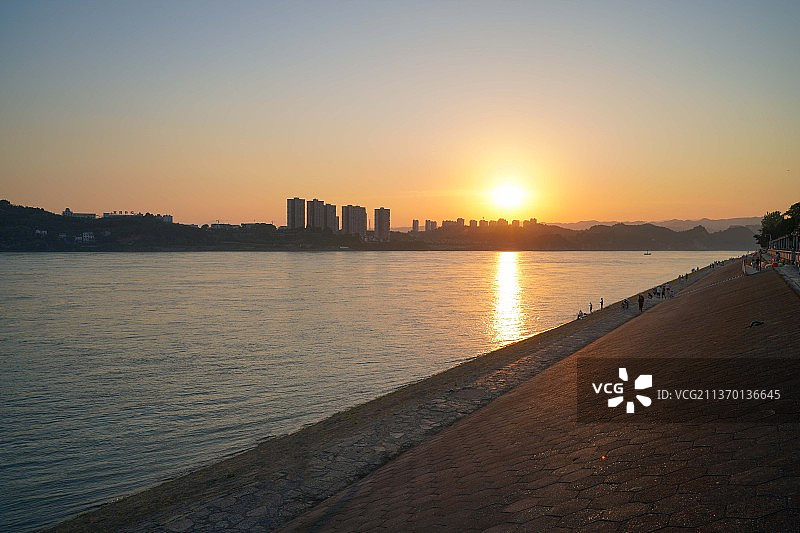 宜昌江滩日落图片素材