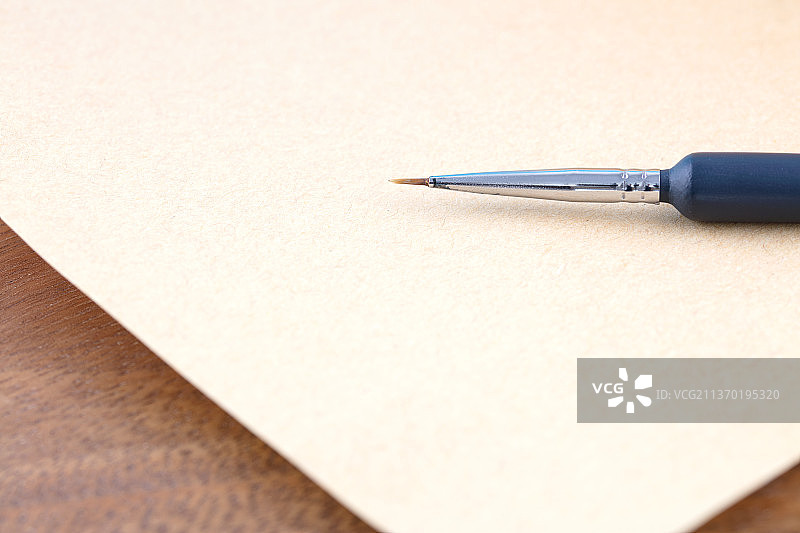 极细的描边笔在草纸上图片素材