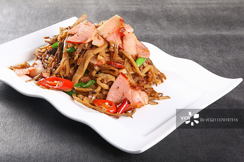 中餐美食-烟笋炒腊肉图片素材