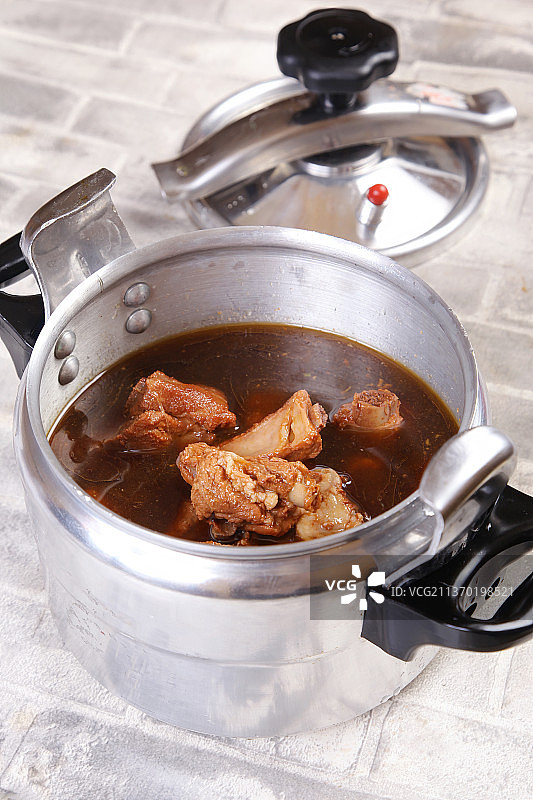 中餐美食-压锅排骨图片素材