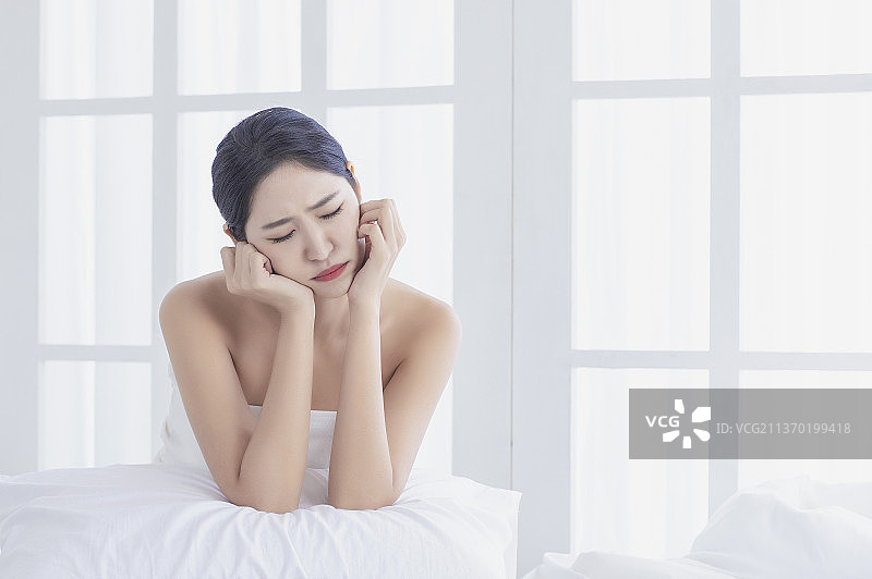 美女不舒服图片素材