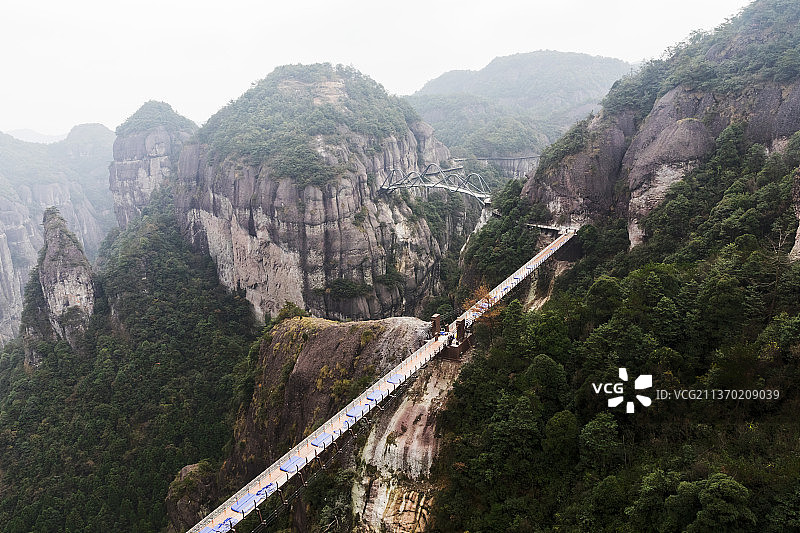 天姥山--诗仙李白曰:天姥连天向天横,势拔五岳掩赤城.天台四万八千丈,对此欲倒东南倾.图片素材