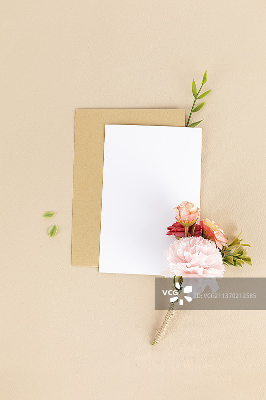 康乃馨花朵和信件父母亲节周年纪念活动背景图片素材