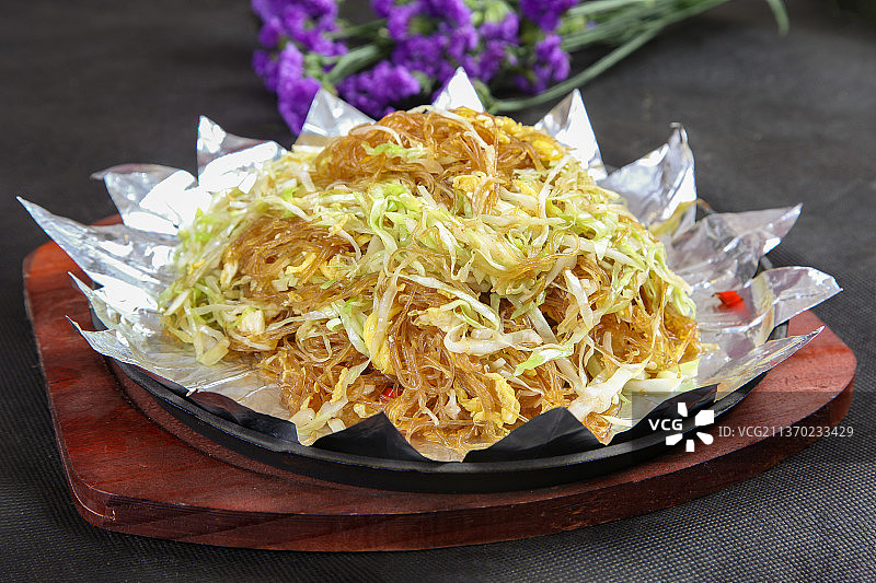 中餐美食-小平锅煎粉丝图片素材