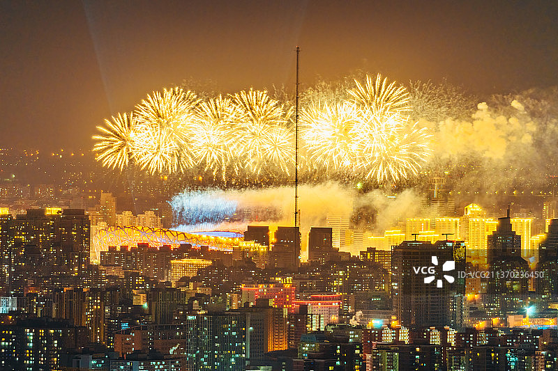 2022北京冬奥会闭幕 鸟巢上空焰火绚烂图片素材