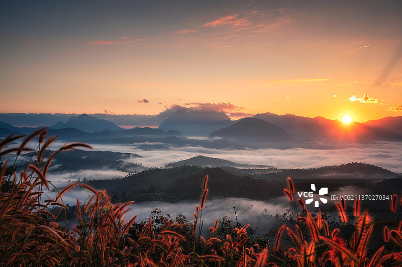 泰国清道山国家公园 Doi Luang 的美丽日出图片素材