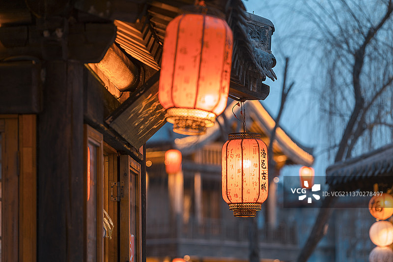 河南省洛阳市洛邑古城大红灯笼高高挂图片素材
