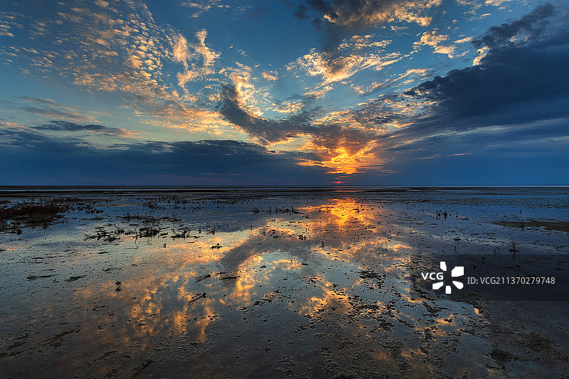 俄罗斯埃尔顿湖日落图片素材