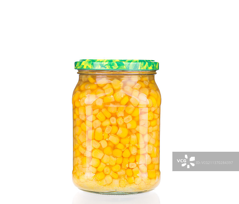 装满玉米的玻璃罐特写，摩尔多瓦图片素材