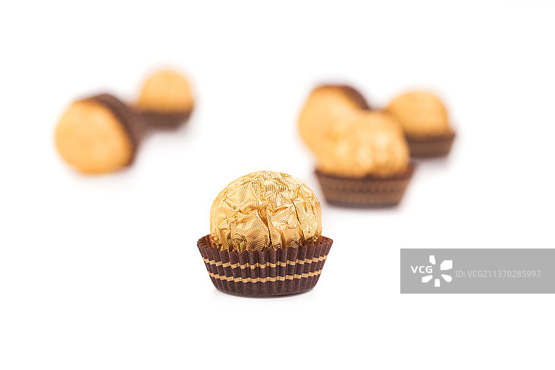 美味的巧克力糖，白色背景下的纸杯蛋糕特写，摩尔多瓦图片素材