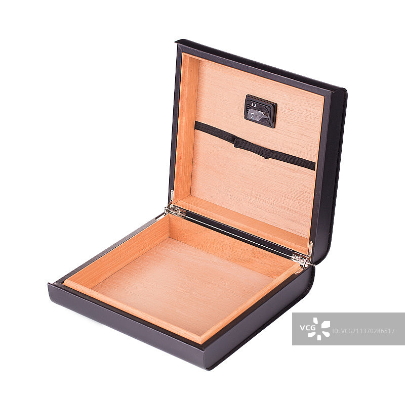 打开的雪茄盒，白色背景上的空盒子特写，摩尔多瓦图片素材