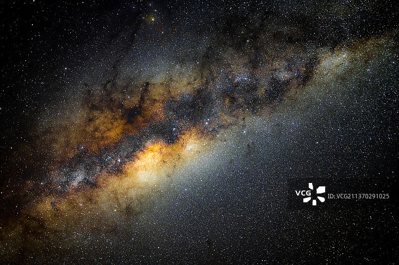 纳米比亚夜空星星的低角度视角图片素材