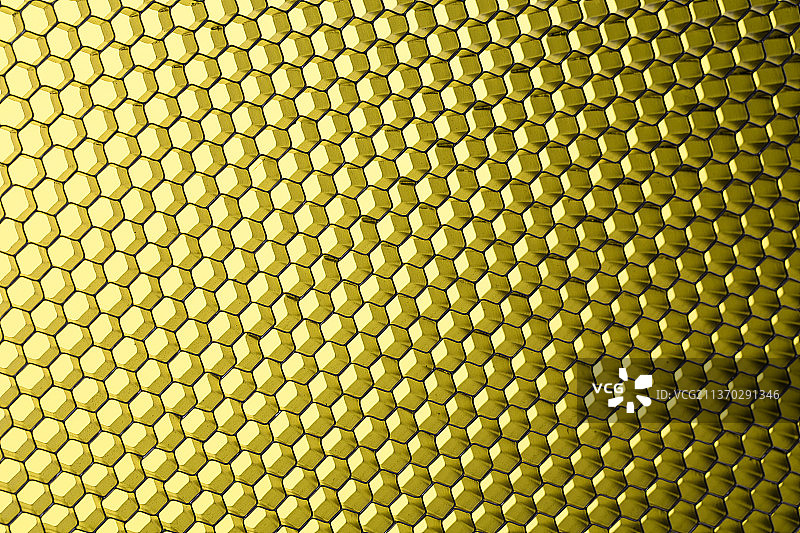 黄色背景上的黑色电线，摩尔多瓦图片素材