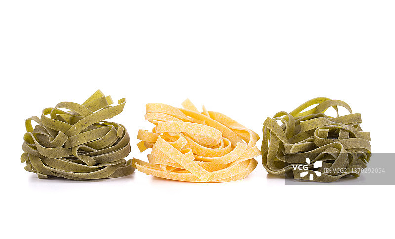 菠菜意大利宽面（白底特写，摩尔多瓦）图片素材