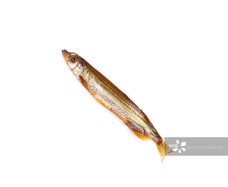 分离的烟熏鱼，白色背景上的鱼特写，摩尔多瓦图片素材
