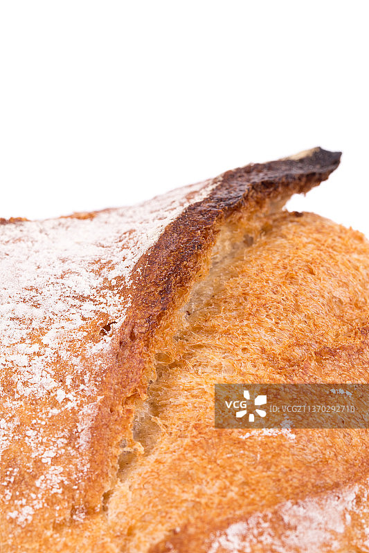 新鲜酥脆的法棍面包特写，摩尔多瓦白底鱼特写图片素材