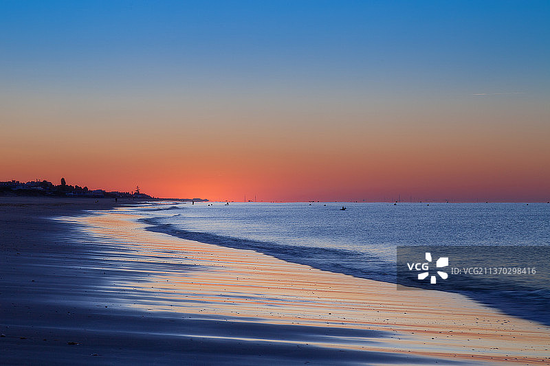 塔拉斯海滩，韦尔瓦，日落时分的海景，塔雷海滩露营地，西班牙图片素材