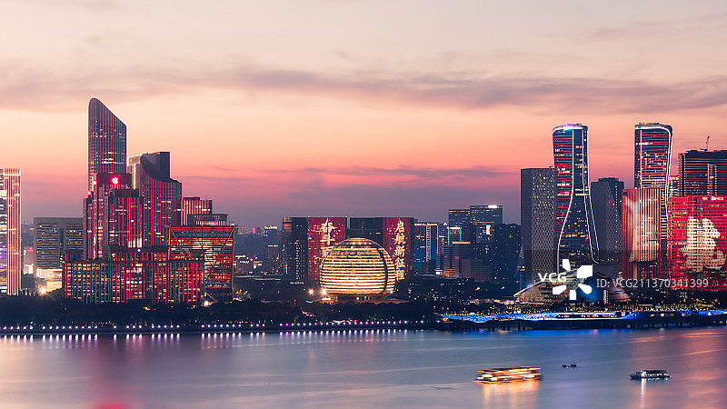 杭州钱江新城（城市阳台）灯光秀夜景图片素材