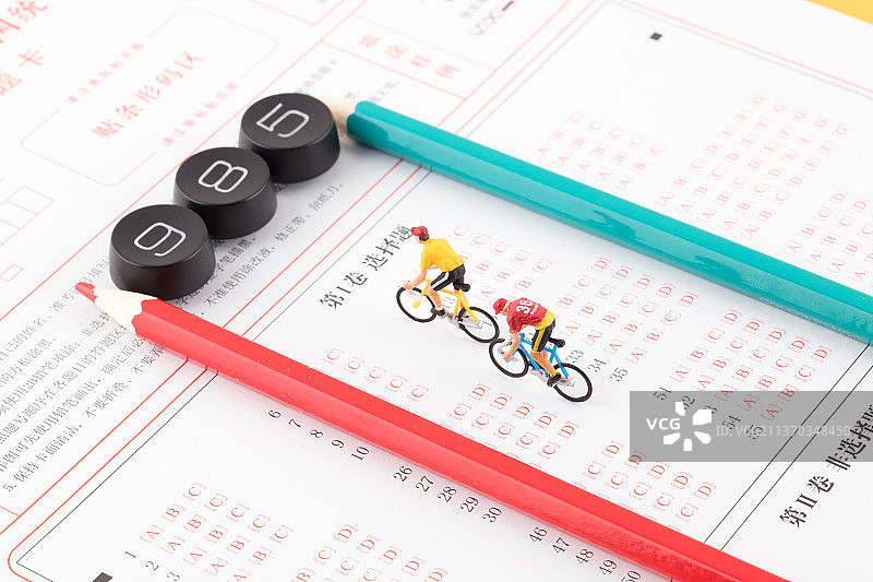 高考中努力奋斗考上985名校图片素材