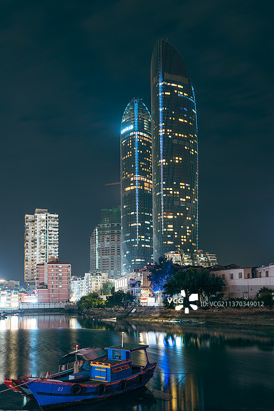 厦门沙坡尾，世贸海峡大厦，城市夜景图片素材