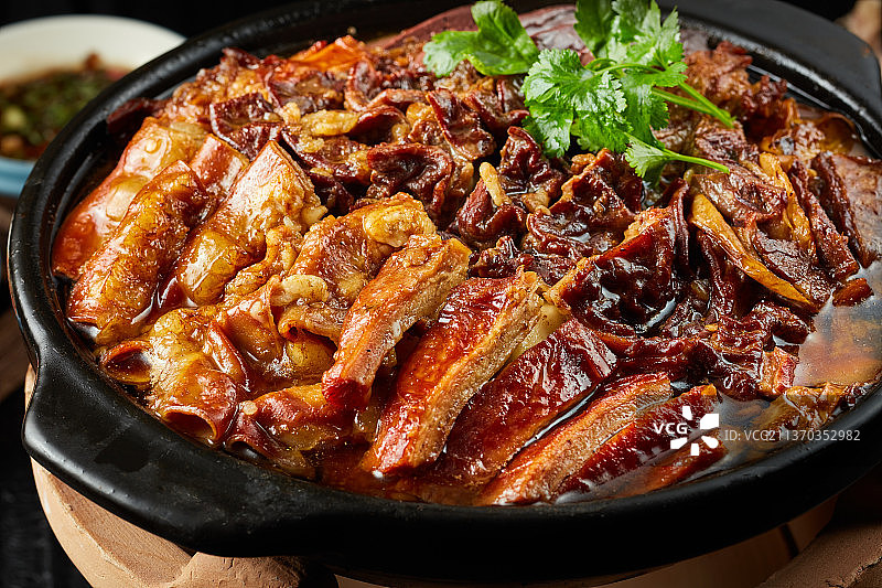 砂锅牛杂煲图片素材