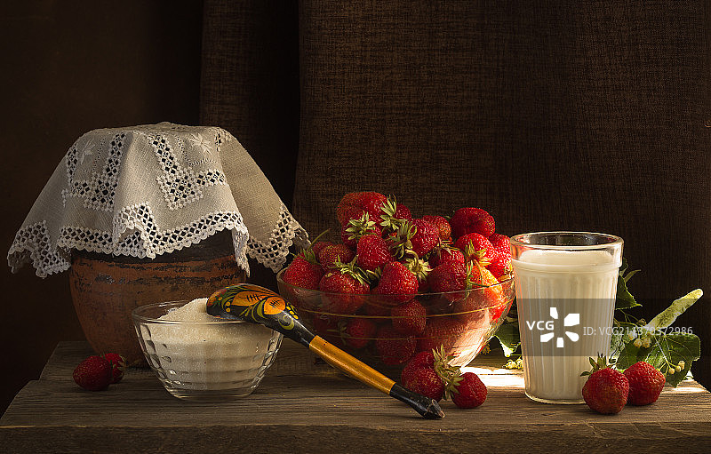 桌上的水果和饮品特写图片素材
