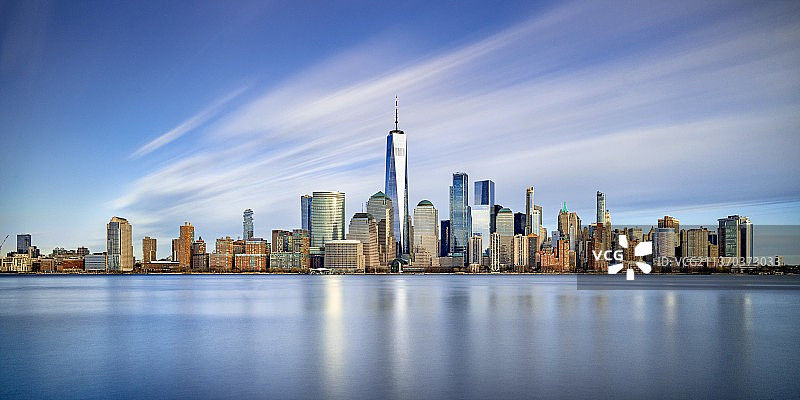 二月午后阳光下的纽约市天际线，泽西市，新泽西州，美国图片素材