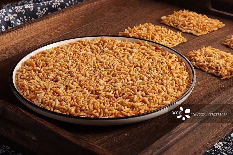 桌上碗里的米饭特写镜头图片素材