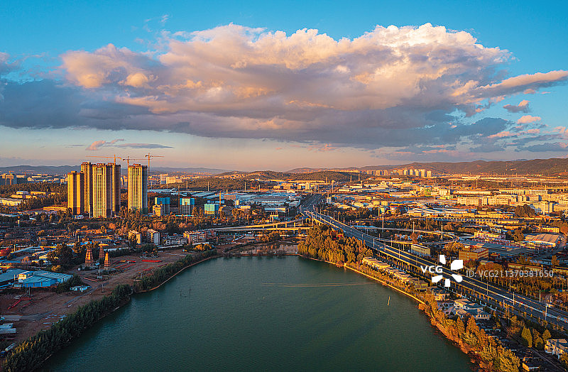 航拍昆明石龙坝水库黄昏图片素材