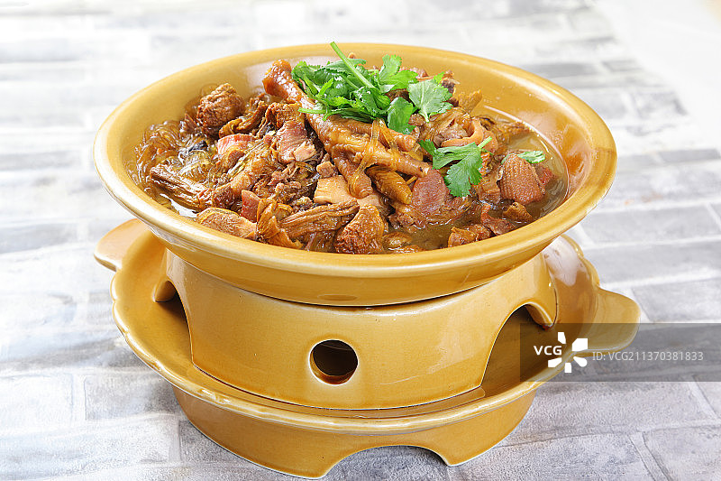 中餐美食-小鸡炖蘑菇图片素材