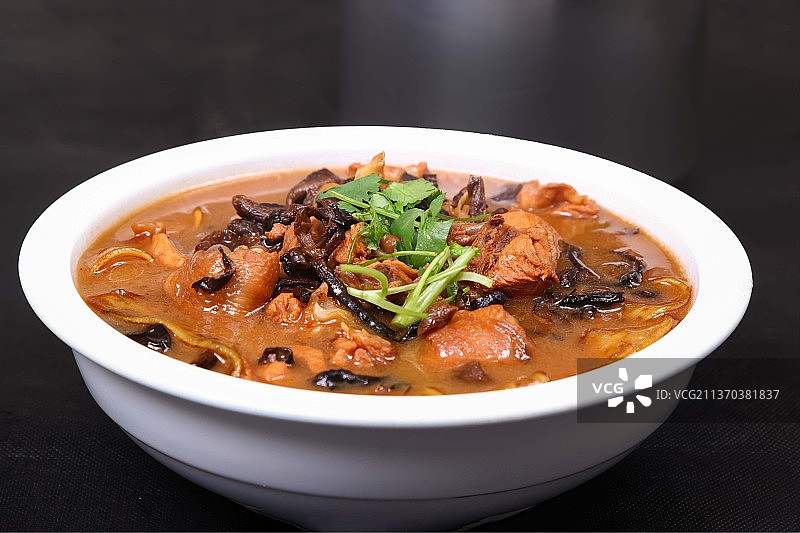 中餐美食-小鸡炖蘑菇图片素材