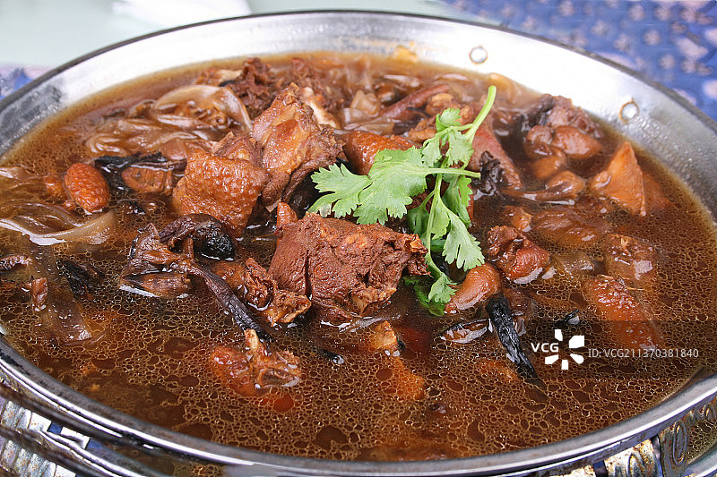 中餐美食-小鸡炖蘑菇图片素材