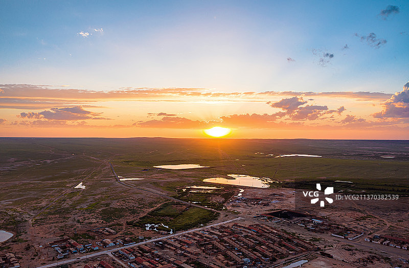 航拍锡林浩特查干诺尔碱矿日落风光图片素材