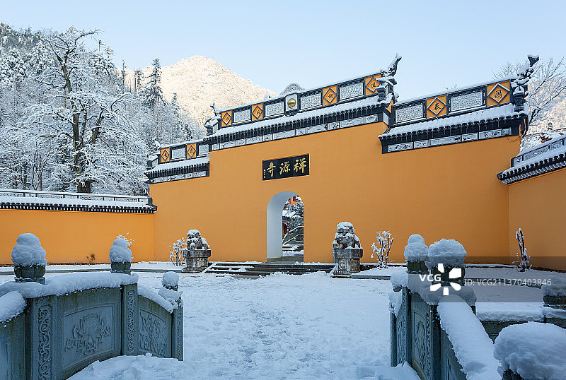 雪后杭州西天目-禅源寺图片素材