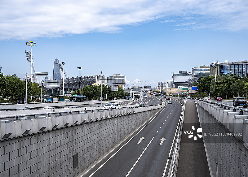 中国山东济南玉函路隧道通往顺河高架路图片素材