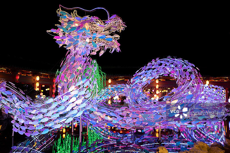 中国河南开封清明上河园灯展上的龙型花灯图片素材