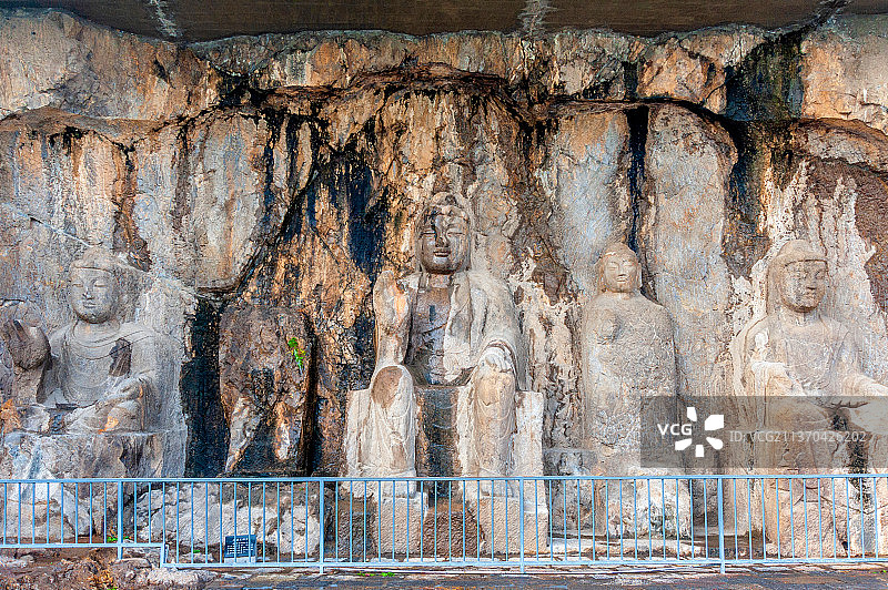 中国河南洛阳龙门石窟摩崖三佛龛图片素材