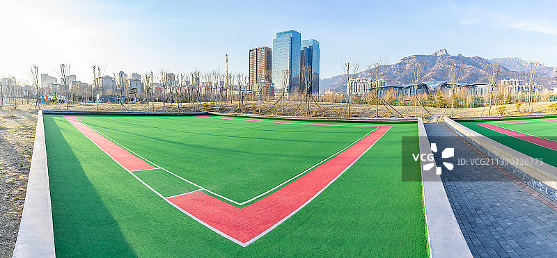 中国体育运动健身活动拍摄主题，山东省泰安市泰安生态绿地健身活动公园的门球运动场全景图图片素材