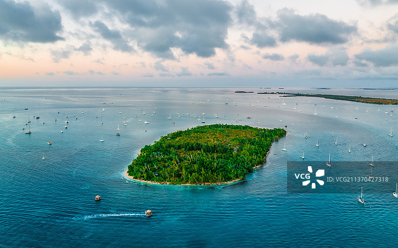 基韦斯特的“一颗绿珠”图片素材